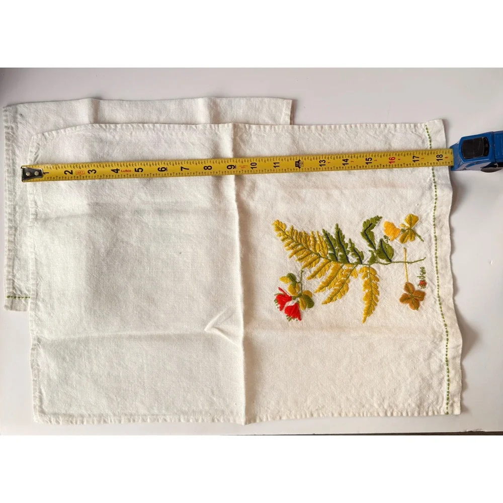 MCM Vera Neumann Vintage Linen Blend Fingertip Towels Embroidered Fern Set of 2